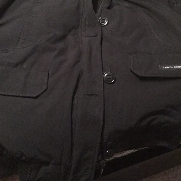 Canada Goose Bomber Fur - Picture 4 of 8